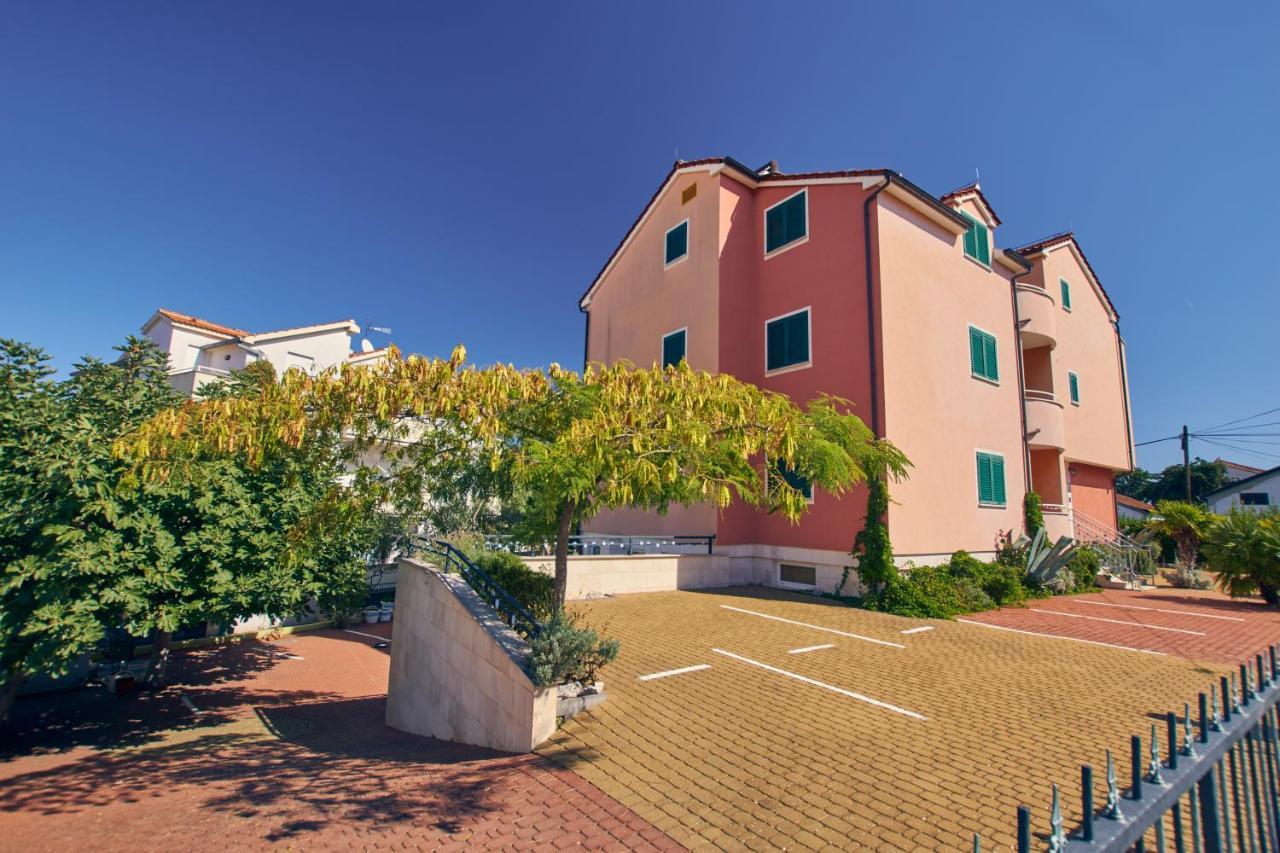 Pansion Hrga Hotell Vodice Eksteriør bilde