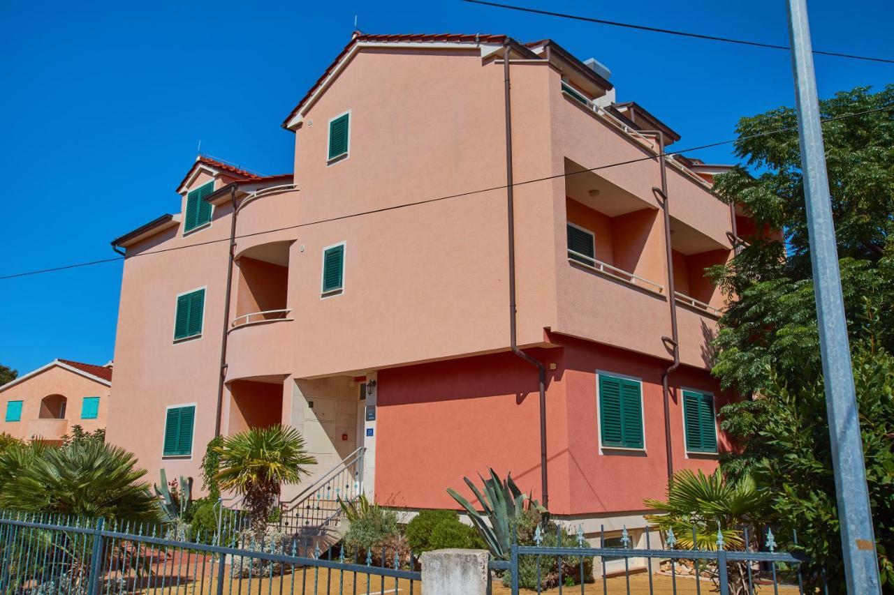 Pansion Hrga Hotell Vodice Eksteriør bilde