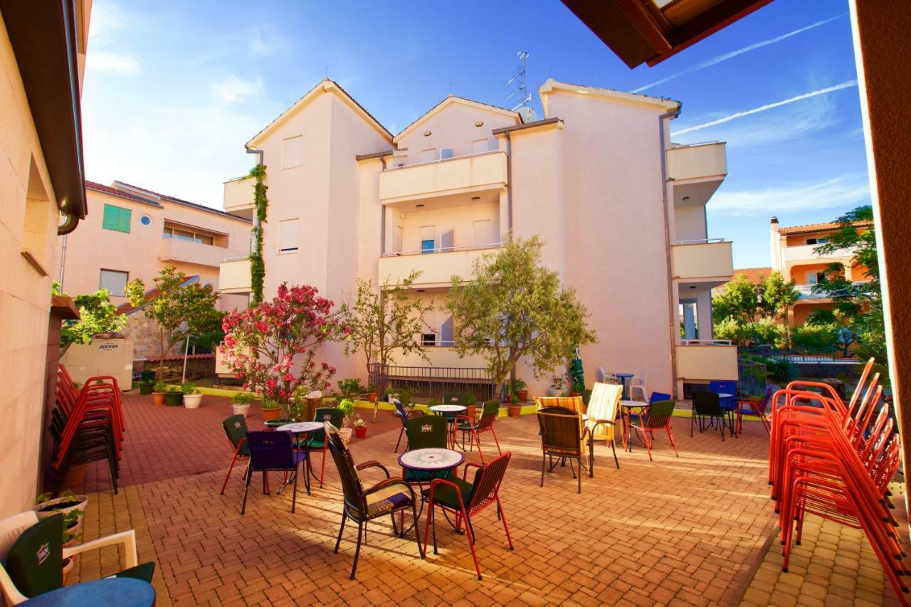Pansion Hrga Hotell Vodice Eksteriør bilde