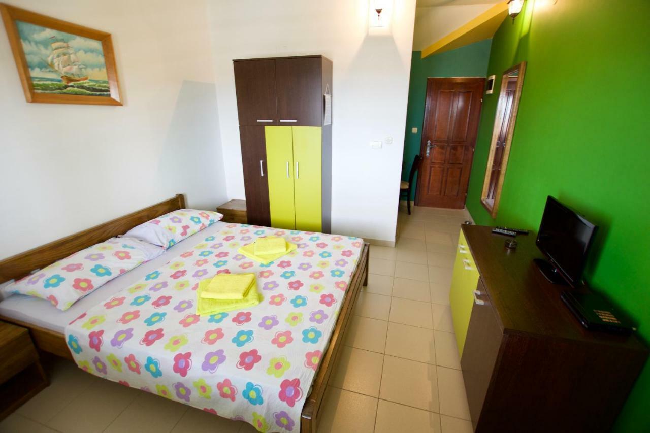 Pansion Hrga Hotell Vodice Eksteriør bilde