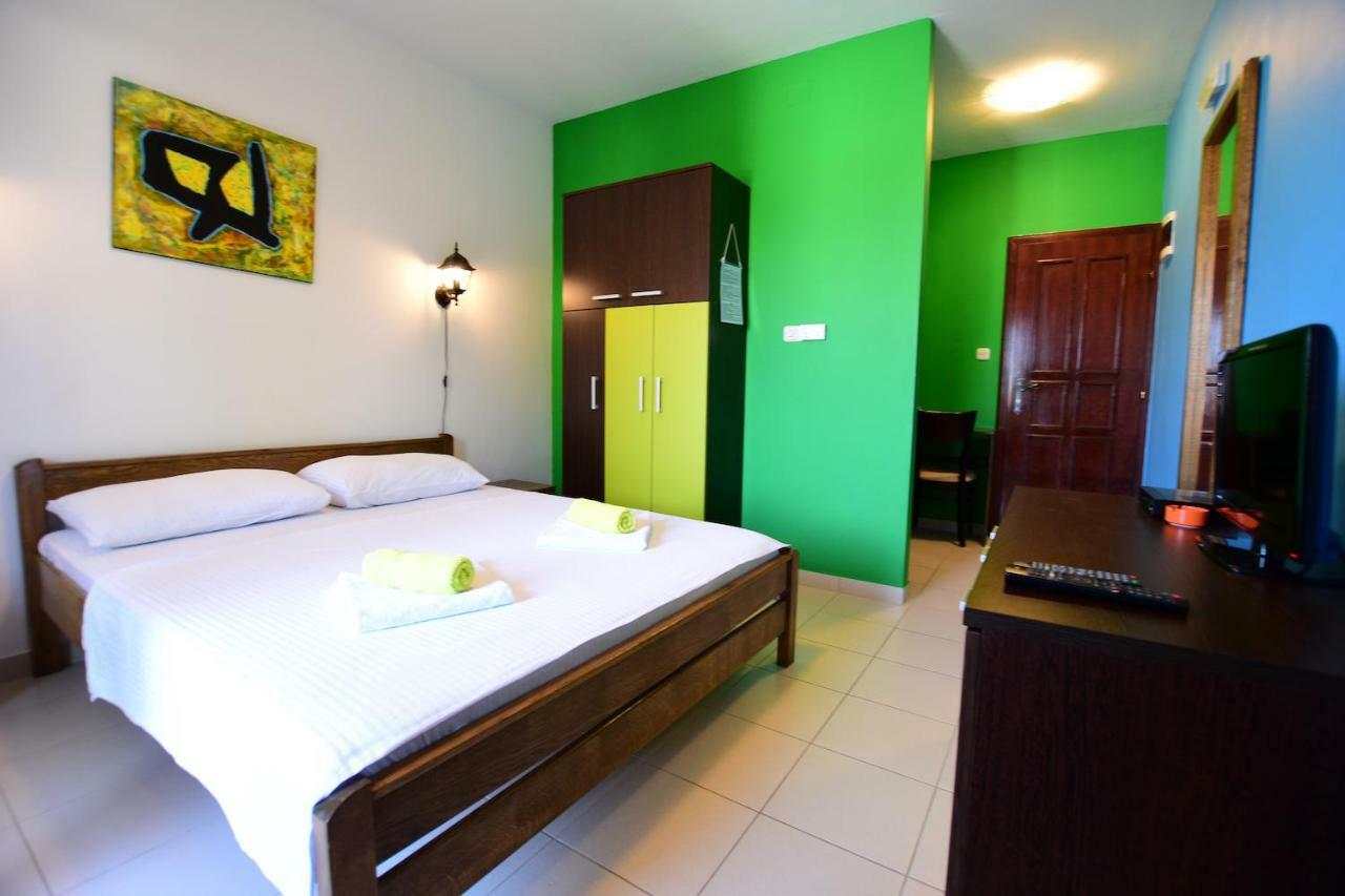 Pansion Hrga Hotell Vodice Eksteriør bilde
