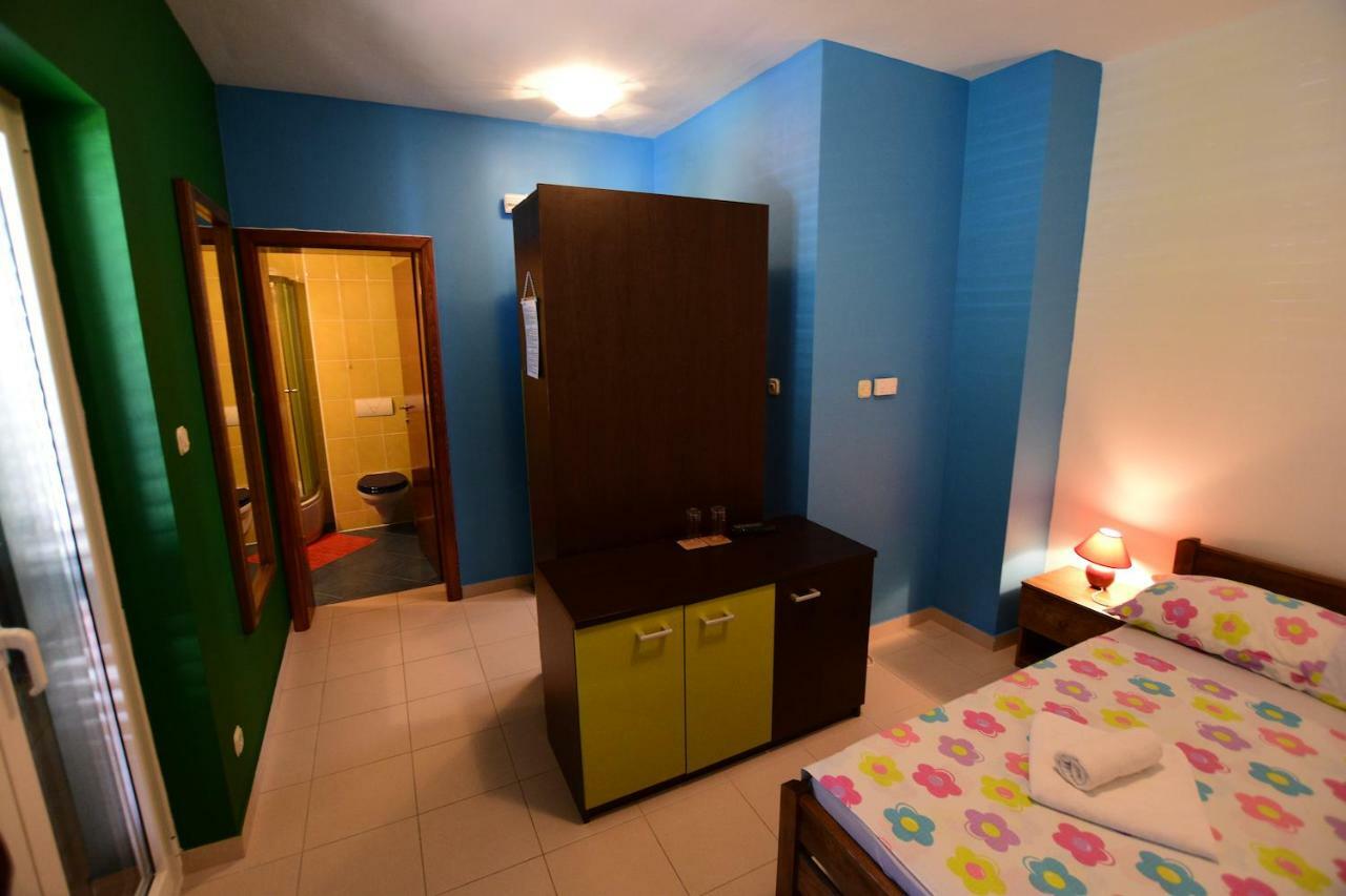 Pansion Hrga Hotell Vodice Eksteriør bilde